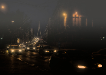 Туманный вечер в Риге / Живу с ощущением странным,
Как будто блуждаю во тьме,
Стал вечер тоскливо туманным...