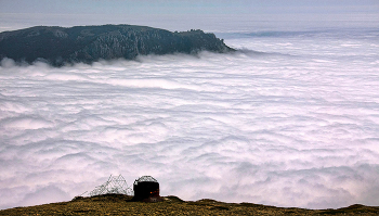 Над &quot;океаном&quot; / Крым. Чатыр-Даг. Алуштинская долина в облаках