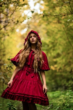 Зелёно-жёлтая осень / модель Кира Полевая
одежда предоставлена студией «Косплей»