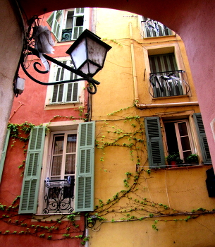 Французский дворик. / Прогулка по Ницце