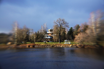 Дом у реки. / Репинское Здравнёво и Двина, поздняя осень.