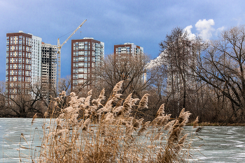 Город... / Река Свияга в Ульяновске в декабре...