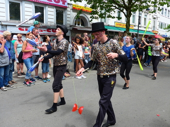 Международный фестиваль уличных искусств «Штамп» / 18. 06. 2017 Hamburg, Altona
https://www.youtube.com/watch?v=190JwL79KF4&amp;list=PLVht4TW8GcgOXiuDo_arAwkNWxBkOtBac&amp;index=9


https://www.youtube.com/watch?v=xFH56FdsGoo&amp;list=PLVht4TW8GcgOXiuDo_arAwkNWxBkOtBac&amp;index=3
https://www.youtube.com/watch?v=yS6P7z4ctMQ&amp;list=PLVht4TW8GcgOXiuDo_arAwkNWxBkOtBac&amp;index=5

Слайд-шоу карнавала:

https://www.youtube.com/watch?v=f1BgrJNDxTI

https://www.youtube.com/watch?v=mH-ARj0ilTA

Видео карнавала:

https://www.youtube.com/watch?v=g-HDOSvJTUo
https://www.instagram.com/nina.yudicheva/channel/