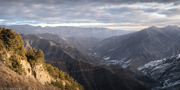 &quot;Контрасты зимних гор&quot; / Дагестан, Кавказские горы. Одна из лучших обзорных точек горного Дагестана у поселка Хучада. Вид на долина реки Аварское Койсу