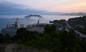 порт Преображение / Вечер после заката, в начале лета. Посёлок-порт на юге Дальнего Востока, находящийся в тайге.