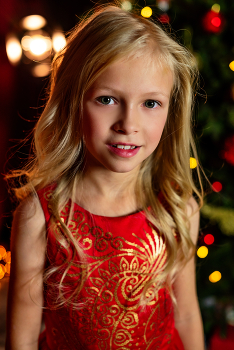 Ксюша в красном / ***