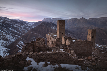 &quot;Древние башни Дагестана&quot; / Башни древнего села Гоор после заката. Горный Дагестан