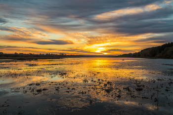 Облака на рассвете. / Осеннее утро на озере Исток.