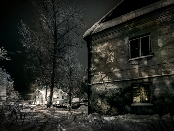 Холодная ночь / Виды ночного маленького города