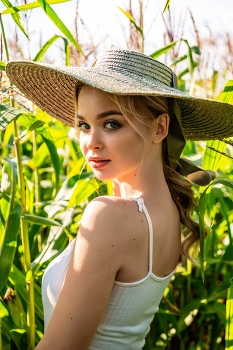 Леруся / модель Валерия Бабукова
визаж и волосы Оксана Кит
реквизит шляпки и корзинка студия «Косплей»