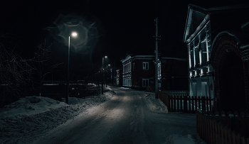 По улице вечерней. / ...