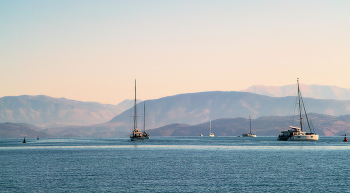 На утреннем рейде / Корфу