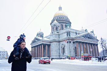 У папы на плечах... / Знакомый сюжет