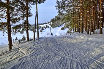 Лыжники на трассе... / ***