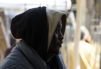 Холодно / ***