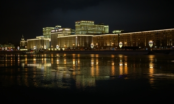 Вид со стороны Парка Горького / Вид на Москва-реку со стороны Парка Горького