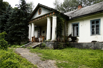 Домик в деревне. Парадное. / Домик жилой.