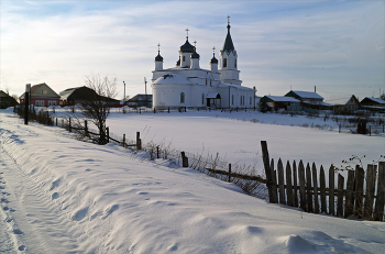 Февраль в деревне / Село Новосёлки. Вид на Троицкую церковь.
