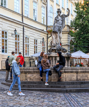 Фонтан с фигурой Амфитриты / Львов