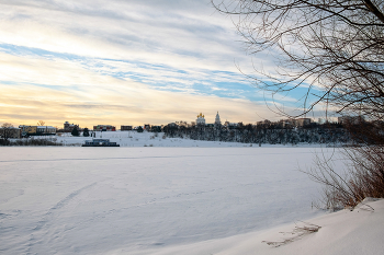 на берегу / ***