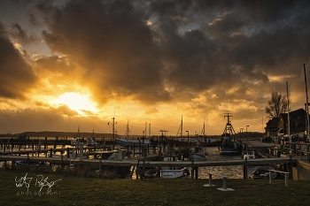 &nbsp; / Boote im Hafen nach einem Sturm