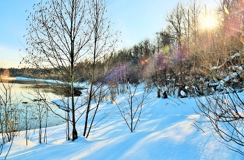 "Встречи с юной весной с нетерпением ждем..." / "Завеснился февраль, солнца нежность воспряла,
 Тонкий луч золотой вновь скрипичным ключом.
 Ледяная печаль - от нее так устали ...
 Встречи с юной весной с нетерпением ждем !"
 Н.Самоний