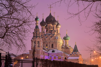 Церковь Троицы Живоначальной / январь, вечер, Останкино, Москва, церковь Троицы Живоначальной