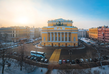 Александринский театр / Национальный драматический театр России, Александринский театр.
Из серии &quot;Туманный рассвет в Санкт-Петербурге&quot;.
Конец января, 2022 год.