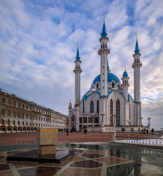 Конец зимы в Казани / Мечеть «Кул-Шариф» — главная соборная джума-мечеть республики Татарстан и города Казани (с 2005 года); расположена на территории Казанского кремля...