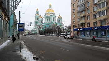 улица Спартаковская/Вид на Елоховский Собор / Москва.улица Спартаковская/Вид на Елоховский Собор