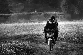 Двое / Мальчики на мотоцикле