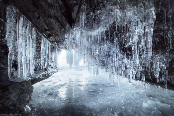 &quot;Байкальский хрусталь&quot; / В глубине пещер лед прозрачный. Ледяные пещеры острова Ольхон