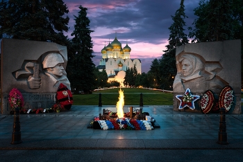 Монумент «Вечный огонь». Город Ярославль (Россия) / ☆ Мысли и афоризмы «Искусство и Жизнь» 
☆ Книга «Владыка Моря» 
☆ Сборник стихотворений «Огнём объятая душа» 
---> https://vk.com/ARTYOMMIRNIY 
---> https://www.flickr.com/photos/R-TYOM
______
https://500px.com/R-TYOM
https://t.me/ARTYOMMIRNIY
https://www.instagram.com/ARTYOM_MIRNIY
______
Copyright© Photoartist Artyom Mirniy / Фотохудожник Артём Мирный