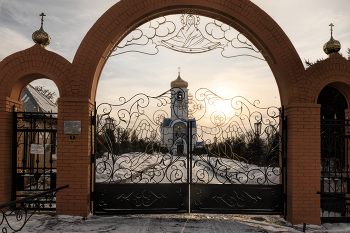 монастырские ворота / Покровский Александро-Невский женский монастырь. пос. Колывань, НСО.