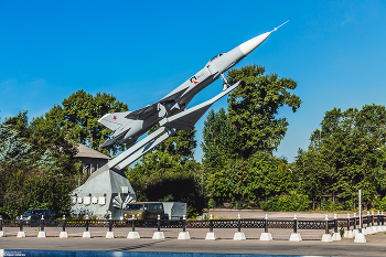 Русал Новокузнецк / 7 ноября 1995 г. возле проходной Новокузнецкого алюминиевого завода (НкАЗа) открылся памятник - истребитель-перехватчик Су-15.