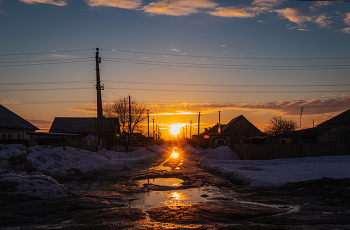 Весенние узоры луж. / ...