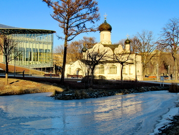 Храм с весенним льдом / Церковь Зачатия Анны, что в углу, Москва.