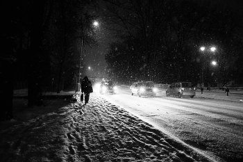 ч/б вечер 22 / Вечер в Витебске зимой перед новым 2022 годом.