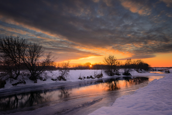 Мартовский вечер... / Река Свияга мартовским вечером...