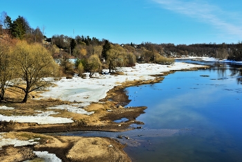 "Больной и талый снег и все течет, течет..." / "Больной и талый снег ...
 И все течет, течет ...
 Как весел вешний бег
 Могучих мутных вод ..."
 Д.Мережковский
