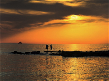 Рыбаки. / Средиземное море, вечер, закат, рыбаки