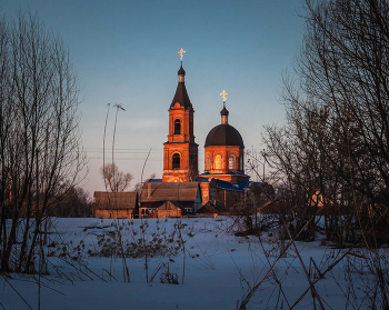В последних лучах мартовского вечера . / ...