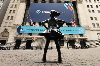 Нью-Йо́ркская фо́ндовая би́ржа / ///