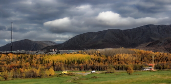 Горы, город, телевышка. Лес, дорога, пасмурно ! / г. Кировск. Мурманская область.