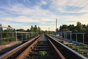 Рельсы -рельсы,шпалы-шпалы... / Майский вечер на мосту