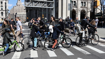 На перекрестке в Нижнем Манхэттене / ***