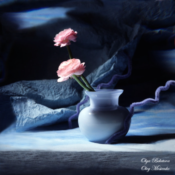 Морской бриз / Натюрморт на синем фоне