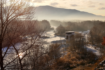 старая водокачка / Зимнее утро на реке Партизанская.....&quot;пизанская водокачка&quot;