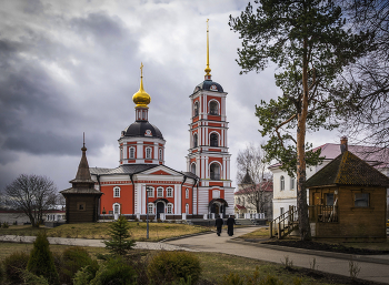 Варницкий монастырь в Ростове Великом / весна
