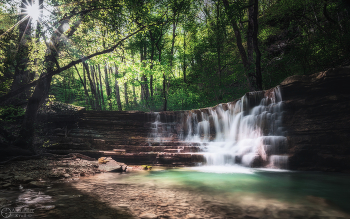 Пока подсвечивает Солнце / Краснодарский край, окрестности Геленджика. Один из множества водопадов реки Коаго. Пришлось изрядно подождать подходящей подсветки.